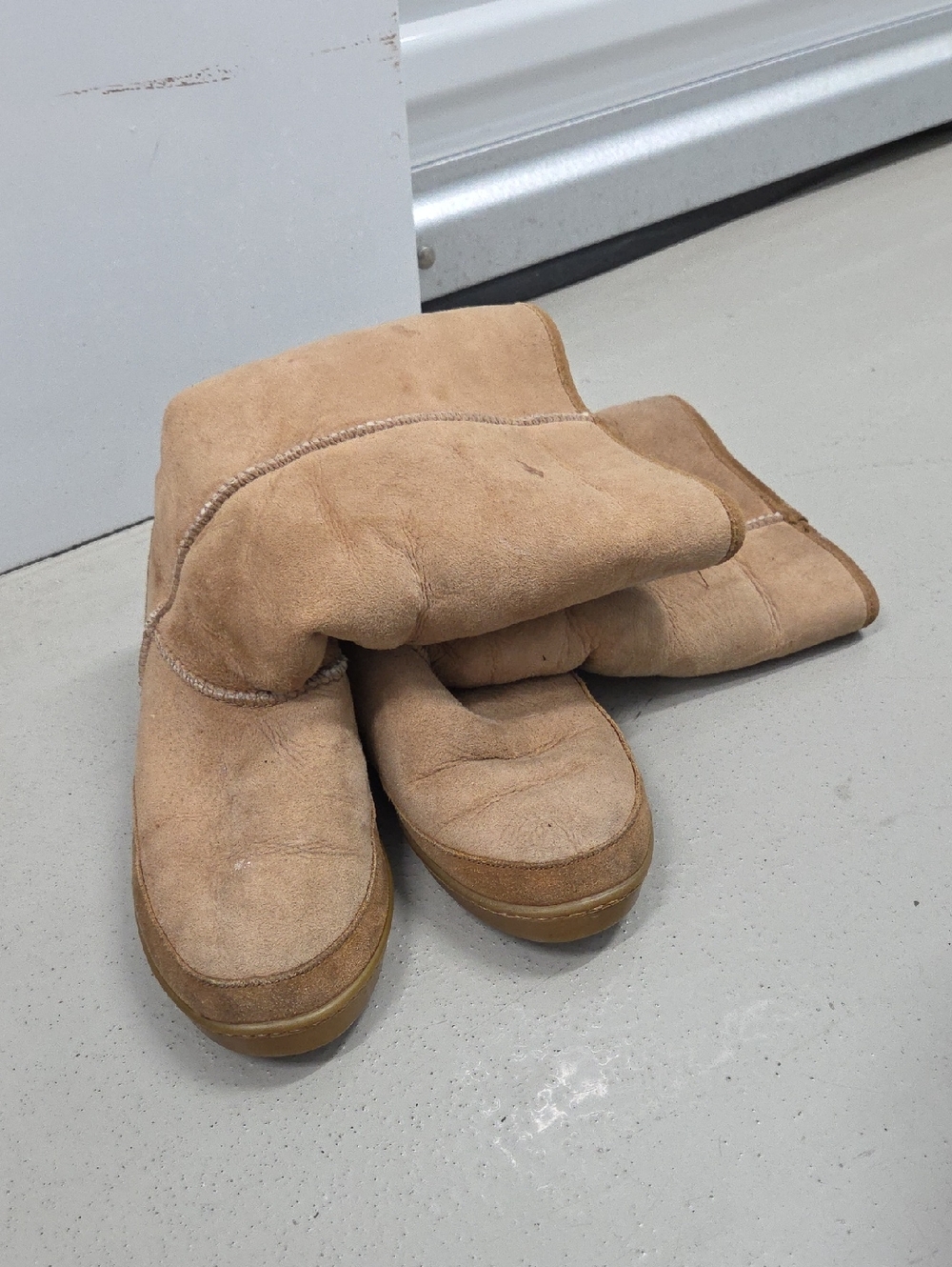 Minnetonka Chestnut Suede Cozy Slip-On Winter Boots